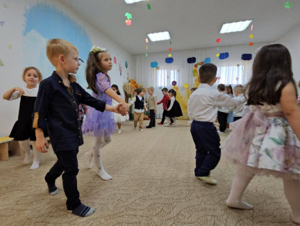 «Праздник осени»: танцы, стихи игры и загадки